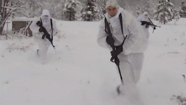 СНЕГ НИЈЕ ПРЕПРЕКА: Руска артиљеријска бригада бриљирала на терену (ВИДЕО)