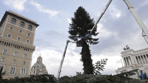 БОЖИЋ У “БЛИНДИРАНИМ” ГРАДОВИМА: Италија донела строге мере које ће важити до 6. јануара