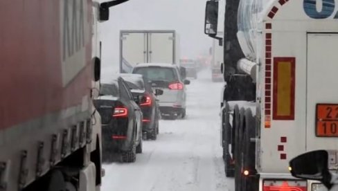 HOROR NA PAPUKU: U snegu pronađena smrzuta tela ljudi