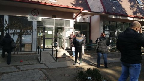 РИЗИЧНА СИТУАЦИЈА У ПЧИЊСКОМ ОКРУГУ: Све је више новозаражених, болнички капацитети су скоро попуњени