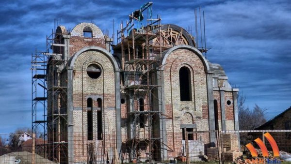 МЕШТАНИ КРАЈИШНИКА ДОНИРАЈУ ИЗГРАДЊУ ХРАМА: Сложнији него икад у акцији прикупљања средстава