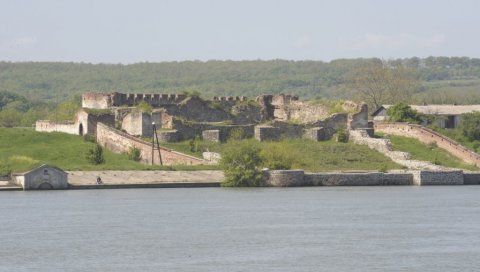 ВЕЛИКО ОТКРИЋЕ У ВИШЕГРАДСКОЈ ТВРЂАВИ: Пронађена колекција оружја из 16. и 17. века (ФОТО)