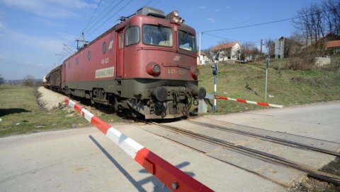 РАМПА ПОМАЖЕ ЈЕДИНО КАД ВОЗАЧИ ПАЗЕ: Да ли би број удеса и људских жртава на пружним прелазима могао да буде мањи