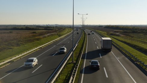 PUTEVI SRBIJE DEMANTUJU LAŽI BLOKADERSKIH MEDIJA: Nema obustave saobraćaja na putu Beograd-Novi Sad PUTEVI SRBIJE DEMANTUJU LAŽI BLOKADERSKIH MEDIJA: Nema obustave saobraćaja na putu Beograd-Novi Sad