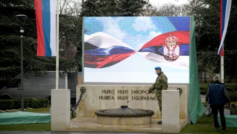 POSLEDNJE PRIPREME PRED DOLAZAK LAVROVA: Gardisti vežbaju za ceremoniju paljenja Večne vatre (VIDEO)