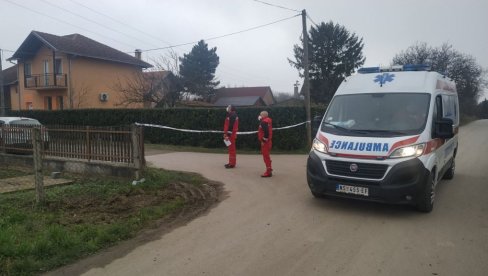 SNIMAK SA MESTA TRAGEDIJE U NOVOM SADU: Dušan usmrtio ženu, pa pokušao da se ubije u dvorištu (VIDEO)