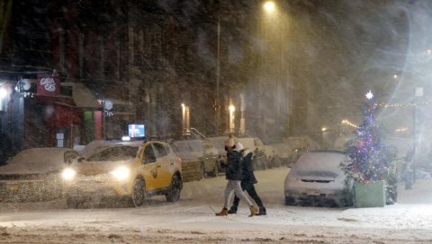 МОНСТРУОЗНА СНЕЖНА ОЛУЈА У АМЕРИЦИ: Стало тестирање на корону, ланчани судари, прве жртве (ФОТО/ВИДЕО)