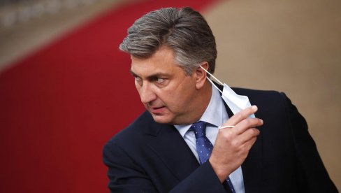 PLENKOVIĆ STIGAO U GLINU: Trebalo je prvo da se obrati novinarima, ali onda se dogodilo nešto neočekivano (VIDEO)