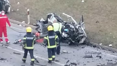 AUTOMOBIL POTPUNO SMRSKAN: Jeziva slika vozila u kom su nastradali Nikola i Goran (FOTO)