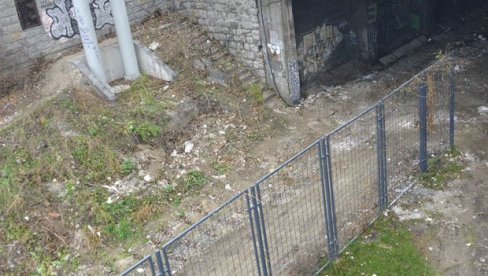 ОЧИШЋЕНО КОД НОВЕ ПАСАРЕЛЕ: Упркос формалностима, радници Градске чистоће уредили простор ОЧИШЋЕНО КОД НОВЕ ПАСАРЕЛЕ: Упркос формалностима, радници Градске чистоће уредили простор