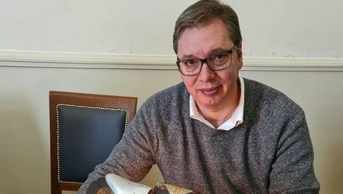 „DIVAN POKLON OD DOBROG POZNANIKA“: Evo šta je predsednik Vučić dobio od Zoltana Tamaša iz Subotice