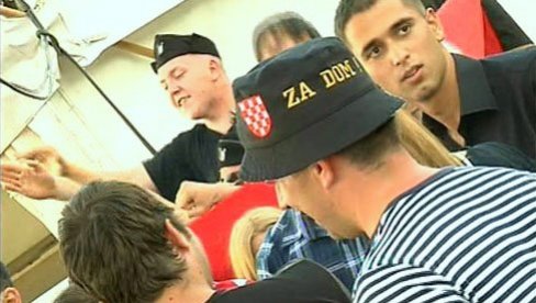 ЦРНОКОШУЉАШКИ ПИР У ЗАГРЕБУ Полиција не реагује: Ори се „Независна држава Хрватска“ испред Српског културног центра