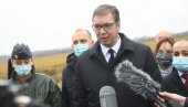 VUČIĆ NA AERODROMU U BATAJNICI: Stigla vredna donacija iz UAE (VIDEO)