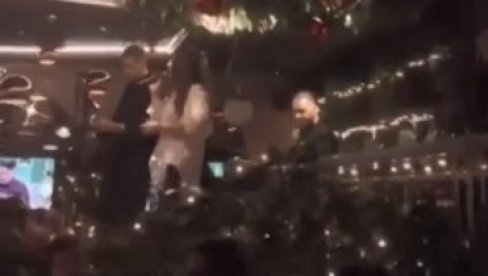 ZA DECU FUNKCIONERA DPS PRAVILA NE VAŽE: Korona žurka usred epidemije, a ljude hapsili zbog litija (VIDEO) ZA DECU FUNKCIONERA DPS PRAVILA NE VAŽE: Korona žurka usred epidemije, a ljude hapsili zbog litija (VIDEO)