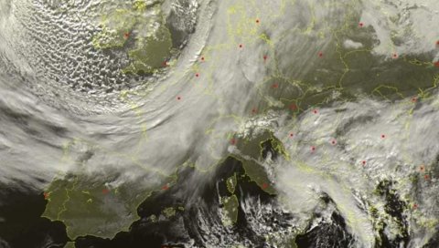 СНЕГ И ЗАХЛАЂЕЊЕ ЗА ПРАЗНИКЕ? У Србију стиже јак циклон, нагла промена времена погодиће целу Европу