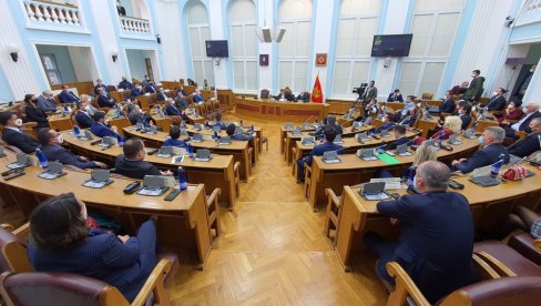 BRUKA U CRNOJ GORI: Rezolucija o genocidu u Srebrenci na dnevnom redu u Skupštini (FOTO)