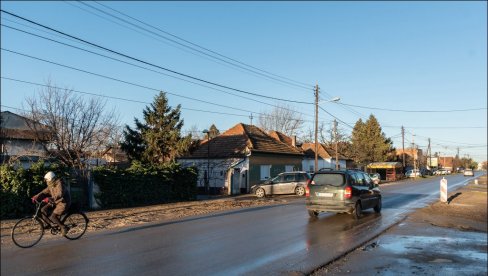 ZRENJANINCI, EVO ŠTA ZAGAĐUJE VAŠ GRAD: Sedeo je devet sati kraj puta i brojao - 903 kamiona protutnjalo kroz centar (FOTO+VIDEO)