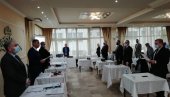 КОНСТИТУИСАН ПРЊАВОРСКИ ПАРЛАМЕНТ: Симић поново председник (ФОТО) КОНСТИТУИСАН ПРЊАВОРСКИ ПАРЛАМЕНТ: Симић поново председник (ФОТО)