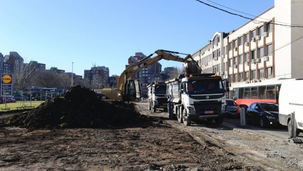 ЧЕТИРИ ТРАКЕ ДО ЛЕТА: Ради се у Црнотравској, путари тренутно скидају земљани слој на Трошарини