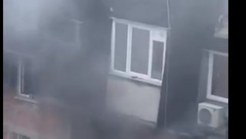 СНИМАК ПОЖАРА У ДАЛМАТИНСКОЈ УЛИЦИ: Гори стан, окупили се пролазници (ВИДЕО) СНИМАК ПОЖАРА У ДАЛМАТИНСКОЈ УЛИЦИ: Гори стан, окупили се пролазници (ВИДЕО)