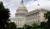 АНТИТРАМПОВСКA СИМБОЛИКA: Статуа Диктатор одобрава постављена испред Капитола (ФОТО)