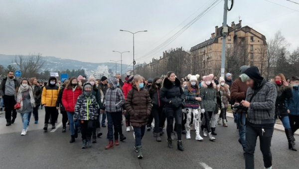 МОГЛО ЈЕ ДА БУДЕ МНОГО ВИШЕ ЖРТАВА: Протест у Нишу против бахатих возача (ФОТО/ВИДЕО)