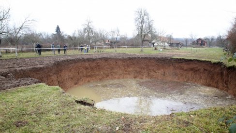 KOD PETRINJE SE OTVORILO 140 RUPA: Tlo ne miruje, posledice niza zemljotresa se još uvek osećaju