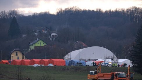 TAKO TO RADI „DEMOKRATSKA“ HRVATSKA: Deset meseci od razornog zemljotresa, ljudi u Baniji još u kontejnerima, a urušava se još kuća!