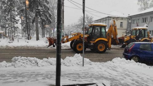 OD MUKE SA STRUJOM, DO ZIMSKE IDILE:Sneg stvorio probleme u nekim delovima Srbije, ali je obradovao najmlađe (FOTO)