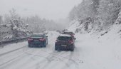 SNEŽNI POKRIVAČ NIJE ISPOD POLA METRA: U selima pored Ivanjice po pola metra snega