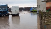 MEŠTANI ORLJANA KOD DOLJEVCA NE MOGU DA IZAĐU IZ KUĆE: Pet dana su se smenjivali kiša i sneg, selo je potpuno poplavljeno (FOTO/VIDEO)