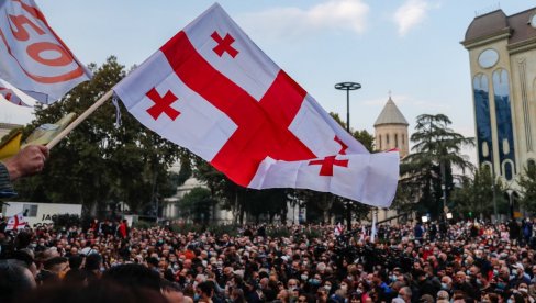 NE SMIRUJE SE U TBILISIJU: I Posle izbora haotično - Privedeno nekoliko demonstranata u blizini zgrade CIK-a