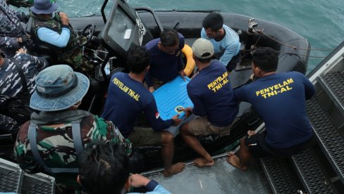 PRONAĐENA CRNA KUTIJA: Novi detalji stravičnog pada aviona u Indoneziji