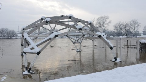 ВАНРЕДНА ОДБРАНА ОД ПОПЛАВА НА ИБРУ КОД КРАЉЕВА: Заштићени бунари (ФОТО)