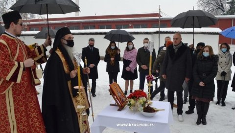 ГРАДЕ ЈОШ ЈЕДНУ ЦРКВУ: У кругу Копорације „Трајал“ у Крушевцу