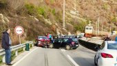 TEŠKA SAOBRAĆAJKA KOD VIRPAZARA: Stvorile se kilometarske kolone čekajući tužioca da izađe na teren, Baranin teže povređen (FOTO)