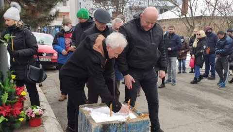 СВЕЋЕ НА МЕСТУ ОЛИВЕРОВОГ УБИСТВА: Љајићу забрањен улаз на Космет, сарадници Ивановића и даље чекају правду