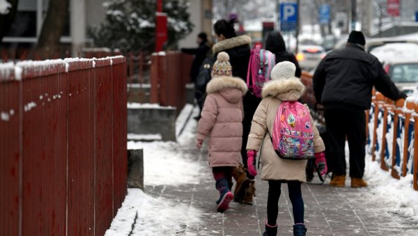 ДАНАС ПОЧИЊЕ ШКОЛА: Ево каква правила важе у другом полугодишту - ко прати наставу од куће, а ко из учионице?