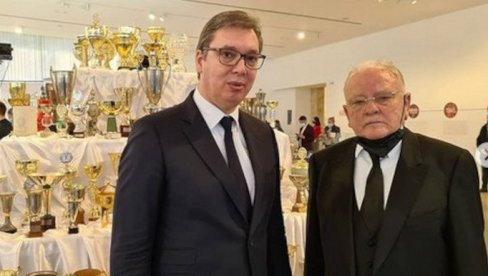 VUČIĆ NA DODELI PLAKETE DUDI IVKOVIĆU: Obeleženo 100 godina od osnivanja Sportskog društva Radnički (VIDEO)