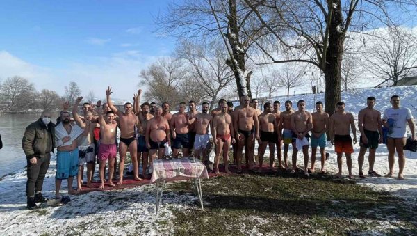 КРУШЕВЉАНИН ПРВИ НА ЗАПАДНОЈ МОРАВИ: Пливање за часни крст у Трстенику