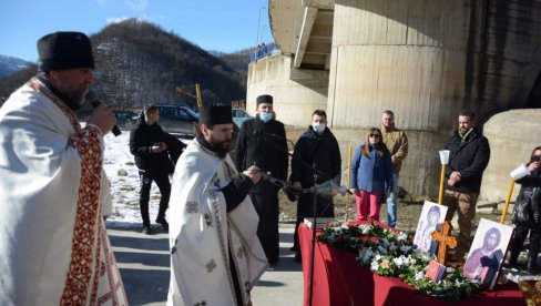 OGLASILA SE EPARHIJA RAŠKO-PRIZRENSKA: Odlučeno da li će biti plivanja za Časni krst na Gazivodama OGLASILA SE EPARHIJA RAŠKO-PRIZRENSKA: Odlučeno da li će biti plivanja za Časni krst na Gazivodama