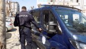 HAPŠENJE OSUMNJIČENIH U NOVOM SADU: Izbacili pištolj iz automobila dok su bežali od policije