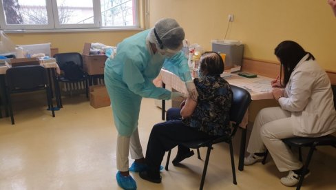 MASOVNA IMUNIZACIJA U ŠAPCU: Počela vakcinacija na šest punktova, jedini način da pobedimo epidemiju (FOTO)