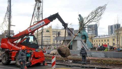 КИП ЧУВА ВОЈСКА ОД 76 ПЛАТАНА: Деметра РБ озелењава Савски Трг пред предају споменика Стефана Немање