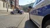 KRVAVI OBRAČUN ISPRED SUDA U NOVOM PAZARU: Ima povređenih KRVAVI OBRAČUN ISPRED SUDA U NOVOM PAZARU: Ima povređenih