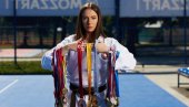 BACILA BALETANKE I TRIKO, PA OGRNULA KIMONO: Emilija Antanasijević kao zver grize za svaku medalju