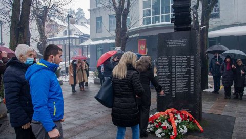 ЈОШ ЈЕДНА ПОЧАСТ СТРАДАЛИМ ПУТНИЦИМА: У Бијелом Пољу обележена годишњица железничк несреће