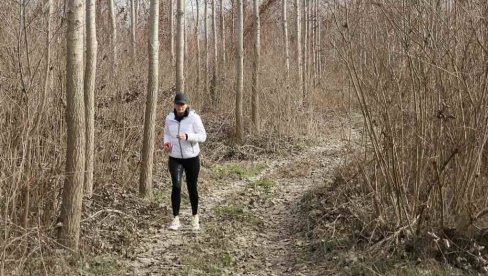 SVAKODNEVNI TRENINZI PORED TAMIŠA: Zrenjaninka uživa u prirodi rodnog grada i poziva sugrađane da joj se pridruže (FOTO)