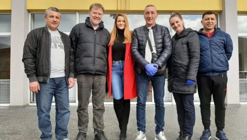 HUMANOST BELOCRKVANSKIH MAŽORETKINJA: Paketi pomoći stigli u zemljotresom razrušenu Glinu u Hrvatskoj HUMANOST BELOCRKVANSKIH MAŽORETKINJA: Paketi pomoći stigli u zemljotresom razrušenu Glinu u Hrvatskoj