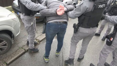 LISICE OTMIČARIMA: Devojka ga namamila na susret na Veterniku, a onda su ga zaskočili LISICE OTMIČARIMA: Devojka ga namamila na susret na Veterniku, a onda su ga zaskočili